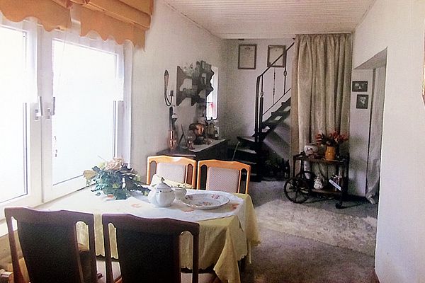 Esszimmer möbliert