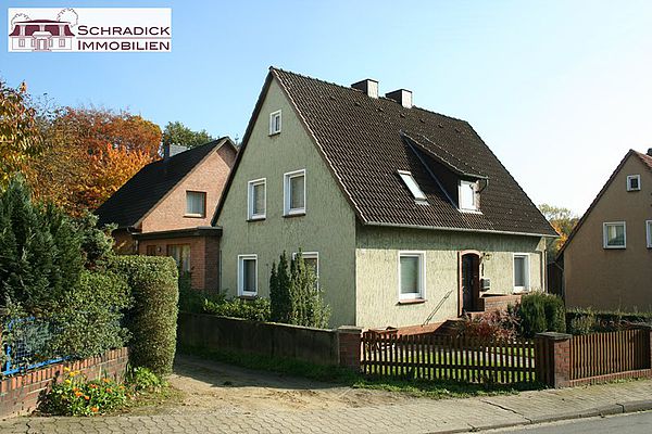 Grundstück mit zwei Häusern
