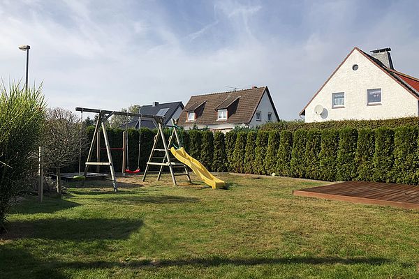 Garten mit Spielgeräten
